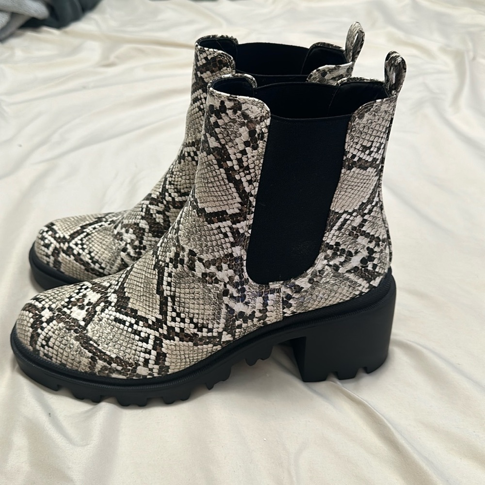 3/$100 NWOT Snake Skin Booties size 9